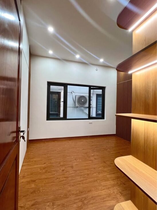 BÁN NHÀ NGỌC LÂM 40M2 * 5 TẦNG * 7.5 TỶ, WIEU HỒ TAI TRÂU, THANG MÁY