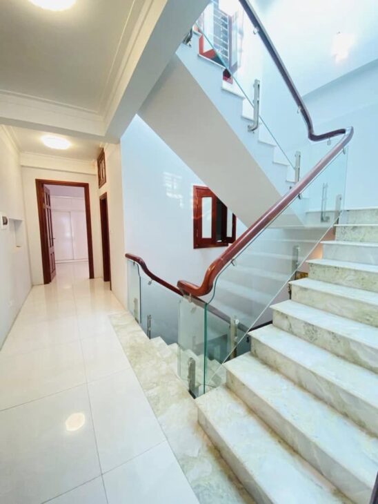 hà mặt phố Ngọc Thuỵ DT: 92m, MT: 5.5m