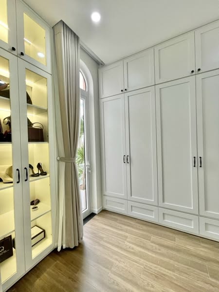 Nhà đẹp 3 tầng ngang 6m gần biển Mỹ Khê,dòng tiền 25 triệu tháng -Giá chỉ 9,5 tỷ.