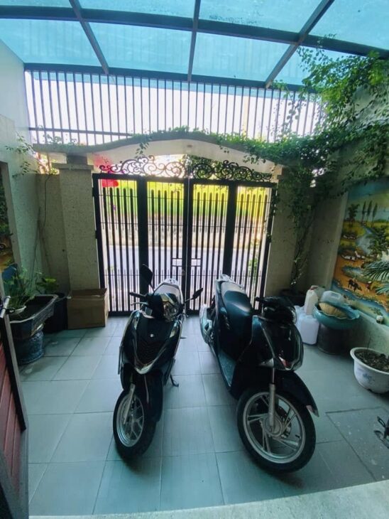 hà mặt phố Ngọc Thuỵ DT: 92m, MT: 5.5m