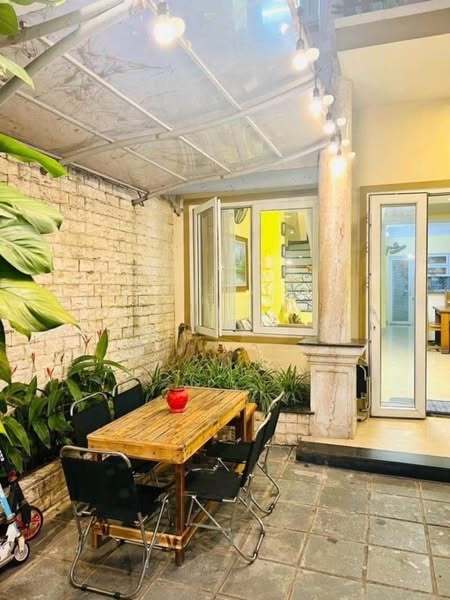 Nhà đẹp 3 tầng ngang 6m gần biển Mỹ Khê,dòng tiền 25 triệu tháng -Giá chỉ 9,5 tỷ.