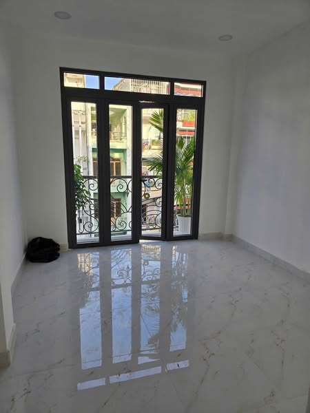 Nhà Mặt Tiền Đường Nguyễn Biểu Phường 2 Quận 5.