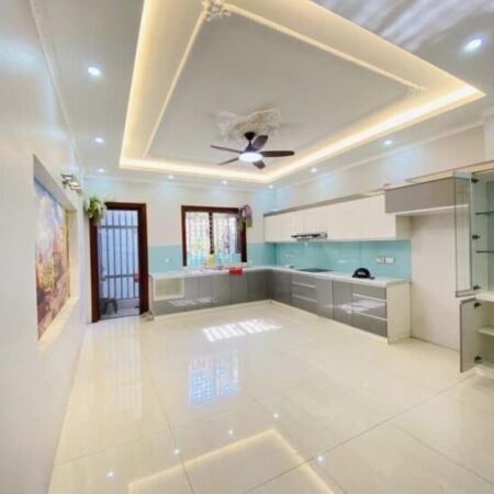 hà mặt phố Ngọc Thuỵ DT: 92m, MT: 5.5m