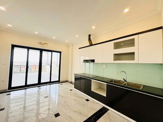 NHÀ ĐẸP KINH DOANH Ô TÔ CHÁNH, PHỐ ĐÀM QUANG TRUNG 51 M2, 7 TẦNG, MẶT TIỀN 4M, 18 TỶ.