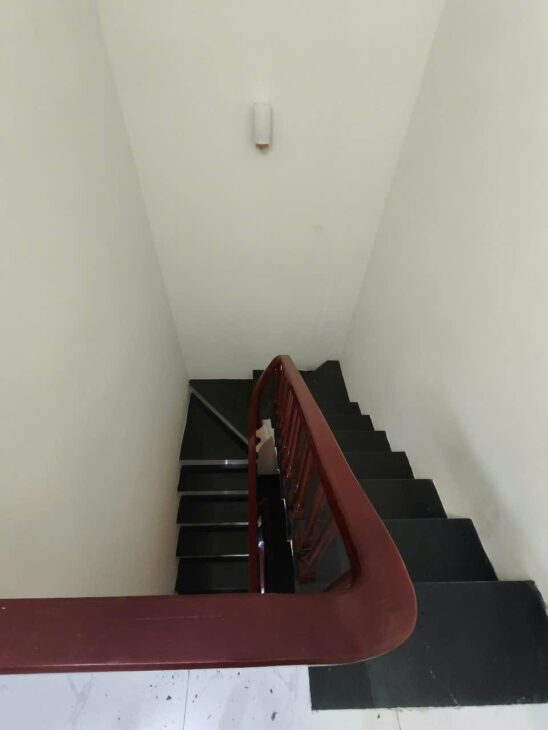 Cự Khối,Long Biên DT 30m2 x mt5m cách 1 nhà ra ô tô tránh giá chỉ 4.8 tỷ