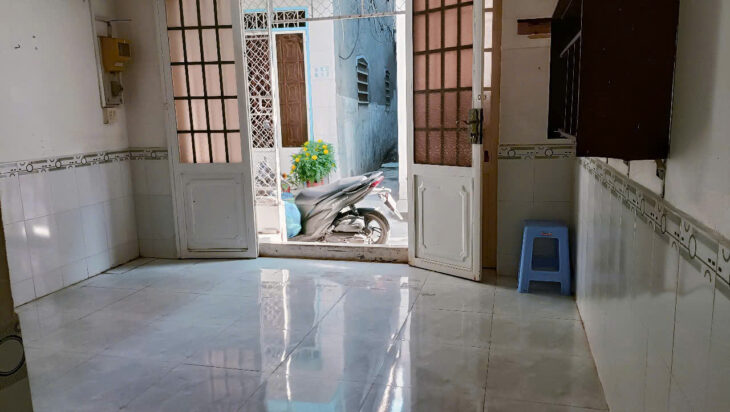 cần bán nhà 900 triệu full thổ cư gần Bến Phà Cô Bắc