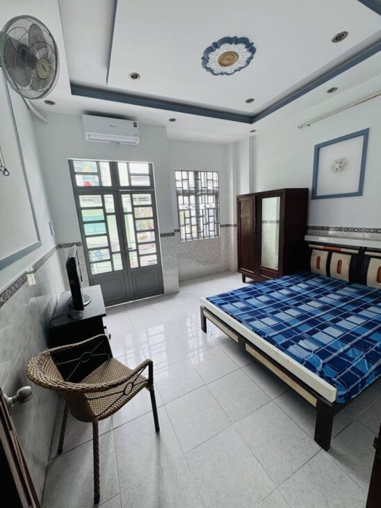 Bán nhà đường Phạm Văn Chí, Q.6, Chỉ hơn 6 tỷ, Xe hơi vào nhà, 46m2, 3 tầng hoành tráng