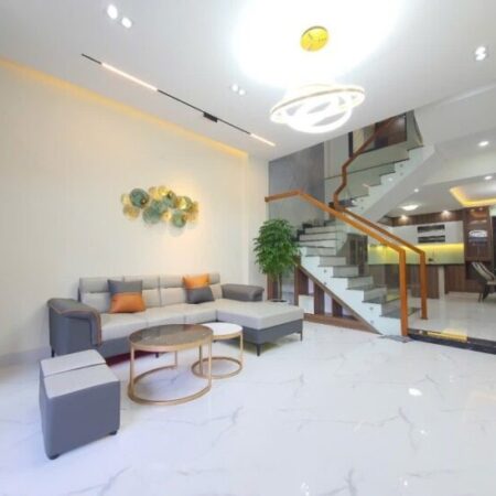 Nhà phố đẹp 3 tầng x 75m2, full nội thất, đường 5m5 cạnh biển Nguyễn Tất Thành, Hòa Minh – Chỉ