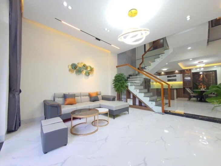 Nhà phố đẹp 3 tầng x 75m2, full nội thất, đường 5m5 cạnh biển Nguyễn Tất Thành, Hòa Minh – Chỉ