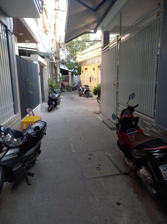 ♥ Nhà Kiệt Hoàng Diệu gần Nguyễn Văn Linh, 32m2, 2 tầng cứng sạch, sân rộng, 2.15 tỷ