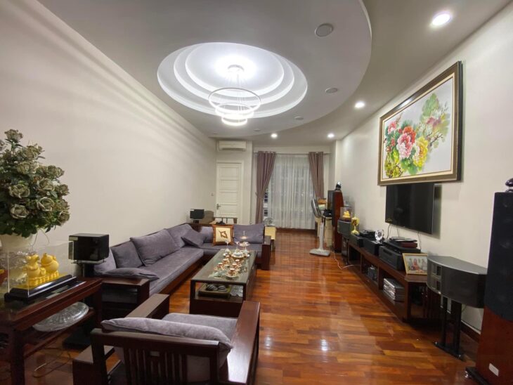 Bán nhà mặt phố Dương Quảng Hàm 106m2, 3T, MT4.4m nhà 2 thoáng giá đầu tư nhỉnh 32 tỷ