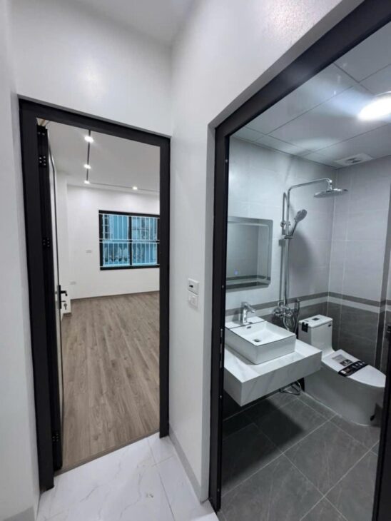 Bán Nhà Đẹp Phố Chợ Tản Đà Hà Đông 32m 5T mt 3.5 Ô tô dừng 2 thoáng vĩnh viễn. 20m tới bệnh viện