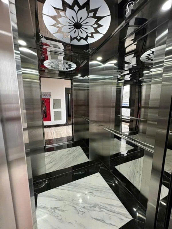 Bán tòa 8 nổi 1 hầm phố Lạc Long Quân 75 tỷ 145m2, MT7.5m kinh doanh gần Quận Ủy