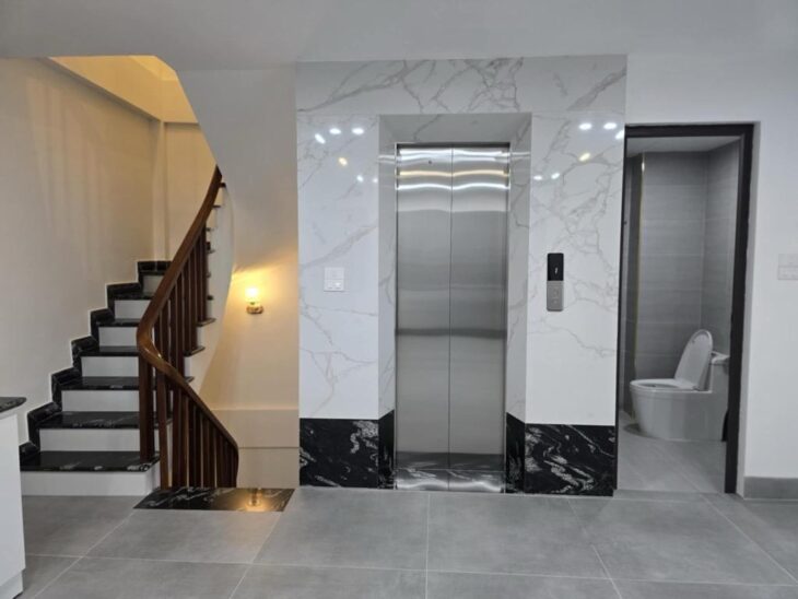 Bán nhà Cổ Linh đối diện AEOL lô góc ô tô 47m 6 tầng thang máy giá chỉ 10 tỷ 500.