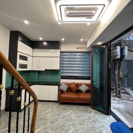 Bán Nhà Ô CHỢ DỪA, 5 Tầng, Sát Phố, Ngõ Rộng, Vị Trí Đẹp, Không Có Căn Thứ 2, Chỉ 6.08 Tỷ