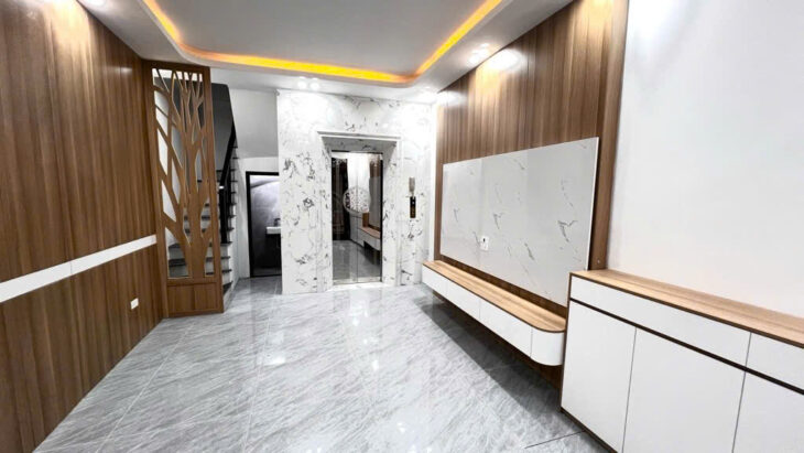 Bán nhà Phố Giảng Võ, Năm Tầng Thang Máy, Ba Gác Đỗ Cửa, 41mx5T, Giá: 10.1 Tỷ, Lh: 0396935190.