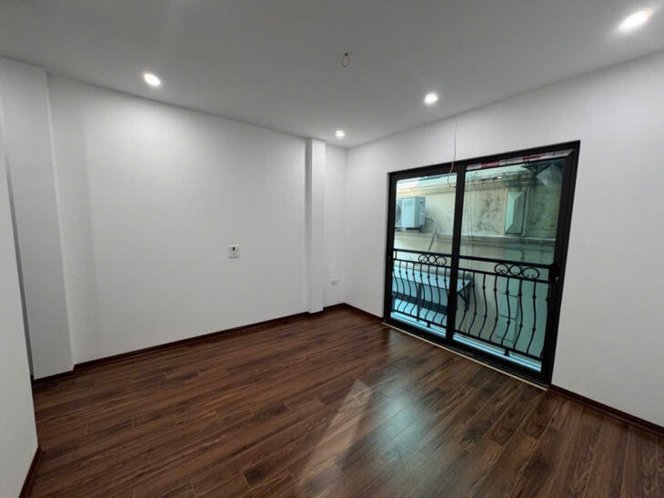 Bán nhà Phố Giảng Võ, Năm Tầng Thang Máy, Ba Gác Đỗ Cửa, 41mx5T, Giá: 10.1 Tỷ, Lh: 0396935190.