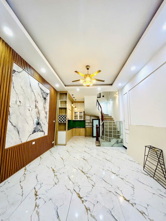 Bán nhà Phố Phương Mai_Hiếm Nhà Bán_Ba Ngủ_Lô Góc__32mx6T_Giá: 6.95 Tỷ_Lh: 0396935190.