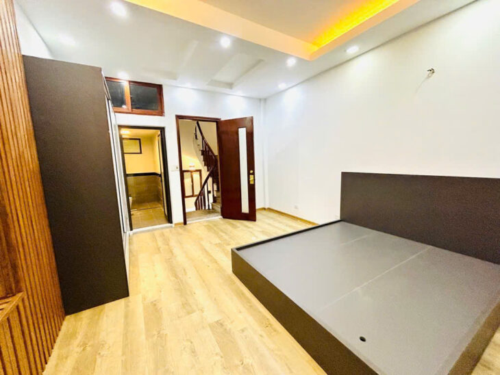 Bán nhà Phố Phương Mai_Hiếm Nhà Bán_Ba Ngủ_Lô Góc__32mx6T_Giá: 6.95 Tỷ_Lh: 0396935190.