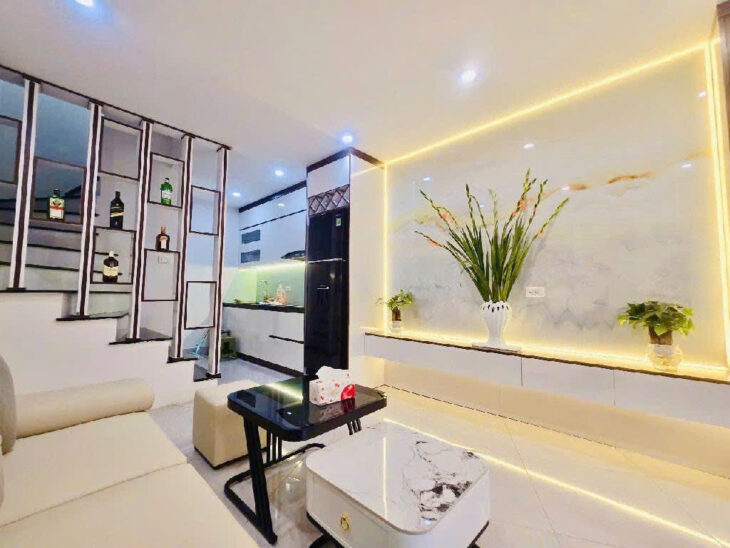 Bán Nhà Yên Lãng, 31m², 5 Tầng, Mặt Ngõ Ô Tô Tránh, Kinh Doanh Sầm Uất, Chỉ 5.4 Tỷ