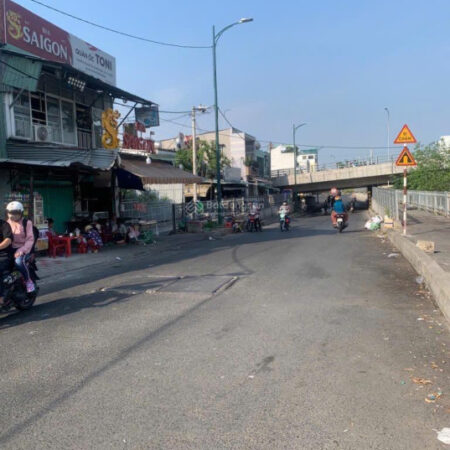 Mặt tiền 132m2 ngang 8m ngay cầu Nguyễn Tri Phương Quận 8, 49 triệu/m2 chỉ 6,5 tỷ TL