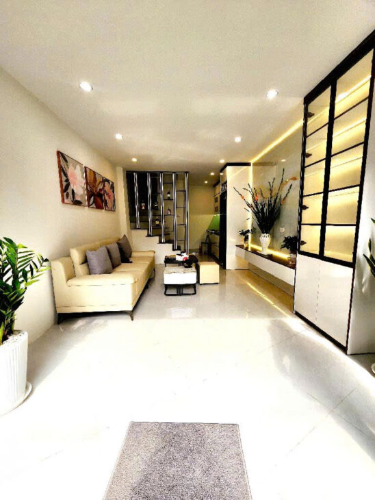 Bán Nhà Yên Lãng, 31m², 5 Tầng, Mặt Ngõ Ô Tô Tránh, Kinh Doanh Sầm Uất, Chỉ 5.4 Tỷ