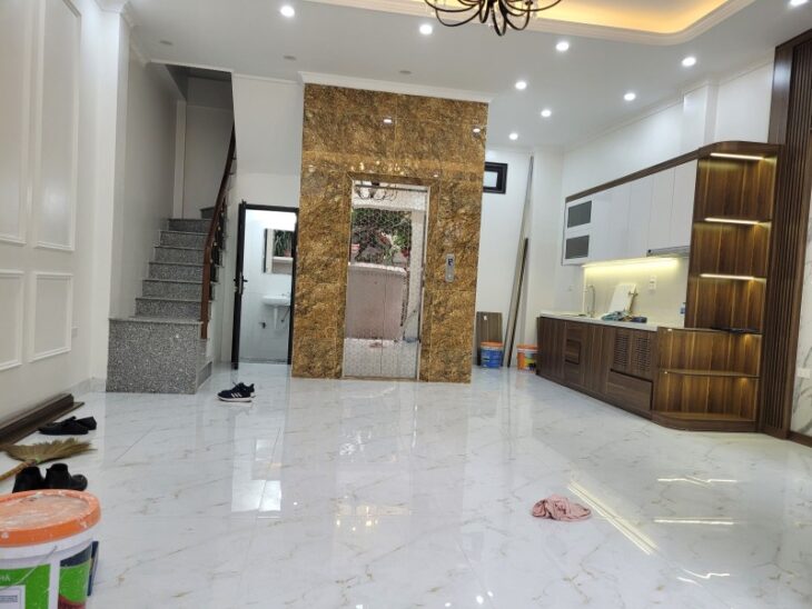 Hiếm! 11.3 tỷ – Xuân La, Tây Hồ – cực gần phố – Thang máy