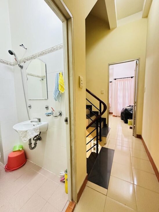 Bán gấp 4 tầng, hẻm xe hơi thông Nguyễn Đình Chiểu quận 3. Chỉ 5.5 tỷ ( thương lượng)