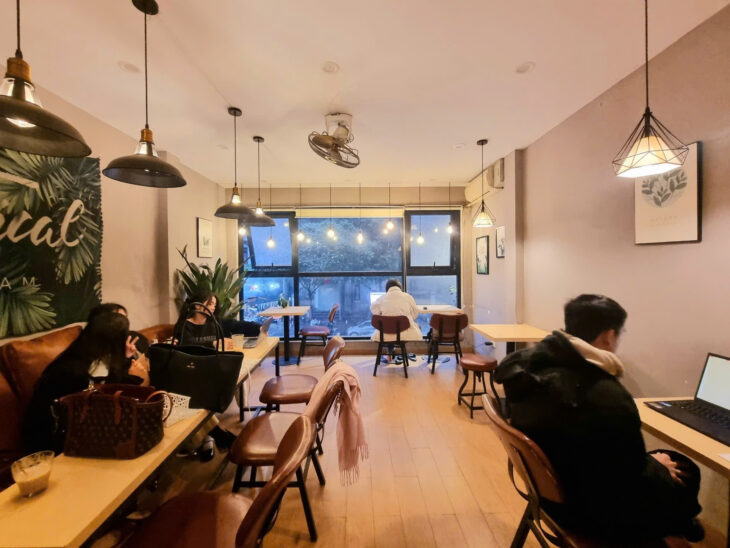 MẶT PHỐ TRẦN QUỐC HOÀN – CHỈ 12 TỶ – 4 TẦNG – MT 4M VUÔNG ĐẸP – VỈA HÈ RỘNG