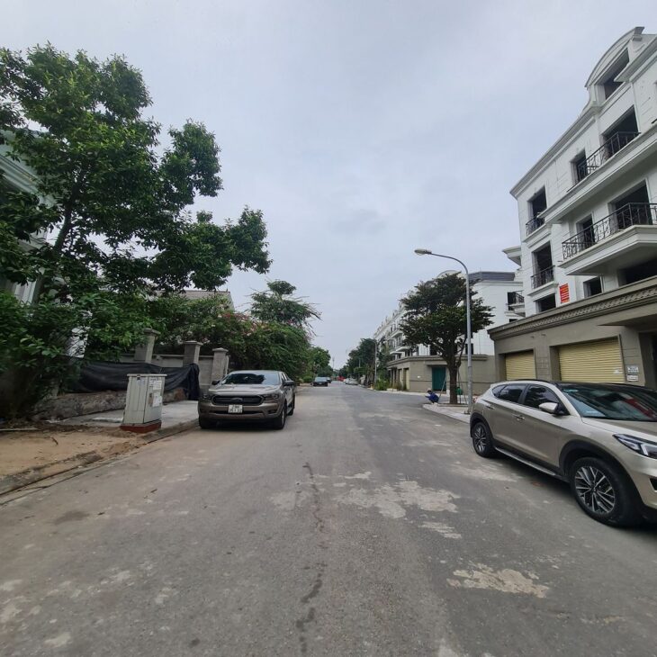 Đáo hạn vốn kinh doanh nên BÁN GẤP căn biệt thự đơn lập tại Đa Tốn, Gia Lâm. 200m2. Lh 0989894845