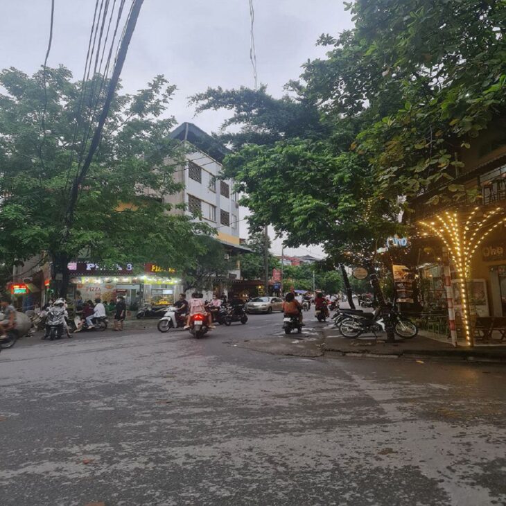 Sẵn nhà ở ngay full nội thất 5 tầng 40 m2 5 tỷ x tại Phúc Lợi, Long Biên. Lh 0989894845