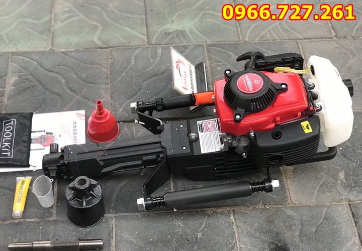 Máy đóng cọc Kawasaki KW680 cầm tay chạy xăng