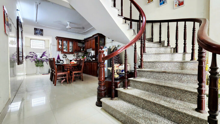 Bán nhà Thiên Lôi, 80m 3 tầng, độc lập, sân cổng riêng, ô.tô đỗ cửa, Giá 5.2 tỉ