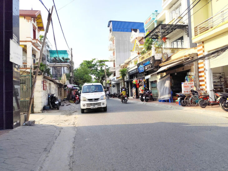 Bán đất tặng nhà mặt đường Thiên Lôi gần AEON, 100m, Giá 9 tỉ vị trí kinh doanh đông đúc