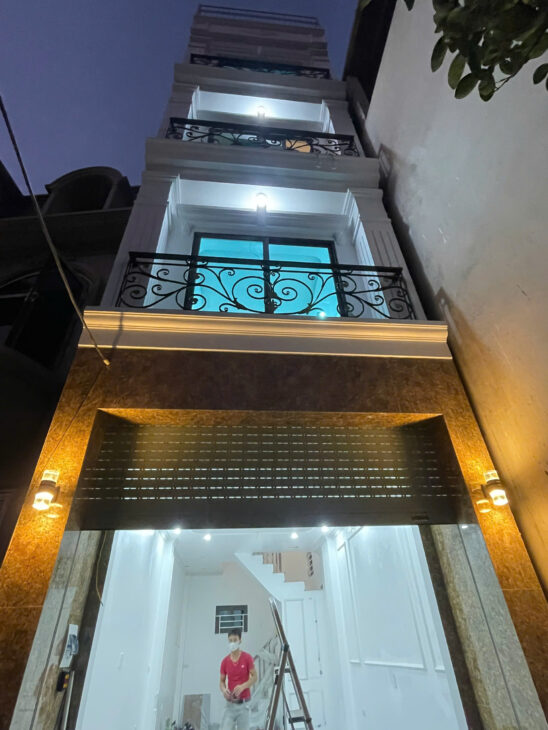 SIÊU PHẨM NHÀ LÔ GÓC HÒE THỊ – Ô TÔ ĐỖ NGÀY ĐÊM – 5 TẦNG Ở NGAY – GIÁ CHỈ 6.35 TỶ – DIỆN TÍCH 60M2