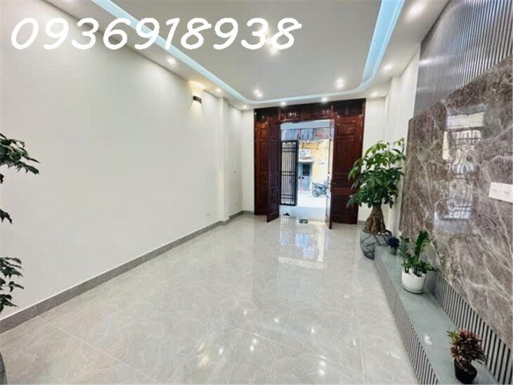 Rẻ nhất Thủ Đô-70m x 3 tầng-gara ô tô-gần hồ-nhà mới ở luôn-hàng xóm AEON Long Biên