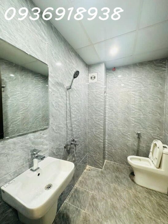 Rẻ nhất Thủ Đô-70m x 3 tầng-gara ô tô-gần hồ-nhà mới ở luôn-hàng xóm AEON Long Biên