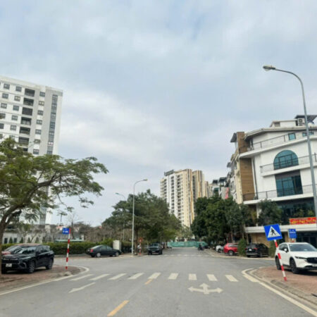 Chính chủ bán Nhà đẹp long lanh Việt Hưng – full nội thất sịn sò, 1 nhà ra oto tránh, 43,5m, 5