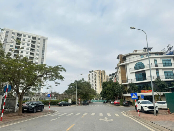 Chính chủ bán Nhà đẹp long lanh Việt Hưng – full nội thất sịn sò, 1 nhà ra oto tránh, 43,5m, 5