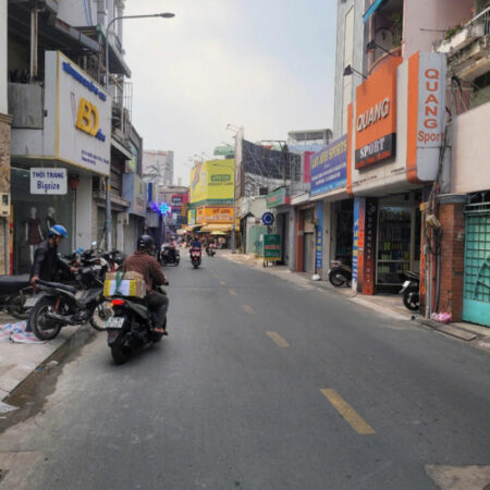 Mình Chính chủ cần bán gấp căn nhà có vị trí tuyệt vời, mặt tiền đường Nguyễn Trọng Tuyển, Tân