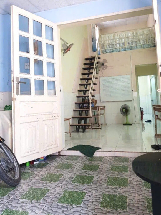 Bao Gía Trong khu Vực, Gấp bán Nhà Tam Bình, Thủ Đức, DT 45m2 ( 3.5 x 13 ) 2 t chỉ 2.6ty