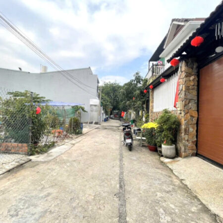 Bán Đất Gấp, P lô, Hẻm Xe Hơi, Linh xuân Thủ Đức, DT 82 m2 ( 5.2 X 16 ), giá chỉ 3.95ty