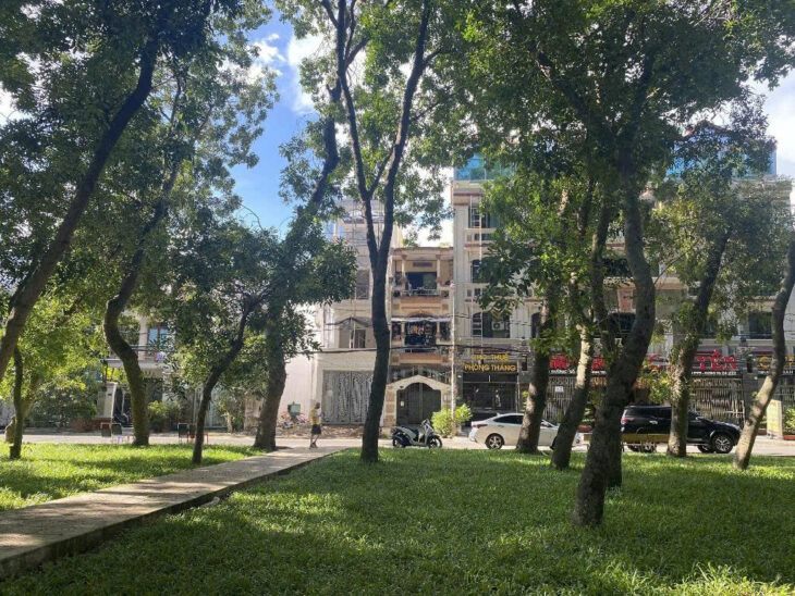 IP TÊN LỬA – MẶT TIỀN ĐƯỜNG SỐ SÁT MẶT TIỀN TÊN LỬA – TRƯỚC NHÀ CÔNG VIÊN – 4 TẦNG – 4×20 VUÔNG –