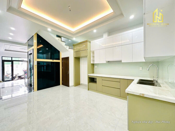 Bán nhà Vũ Chí Thắng sát mặt đường, 57m 5 tầng, Thang Máy, độc lập mới tinh, Giá 6.7 tỉ