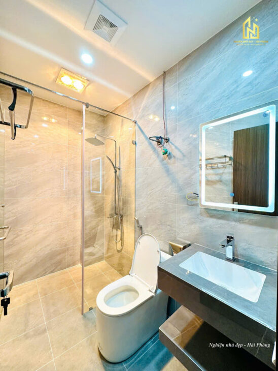 Bán nhà Vũ Chí Thắng sát mặt đường, 57m 5 tầng, Thang Máy, độc lập mới tinh, Giá 6.7 tỉ