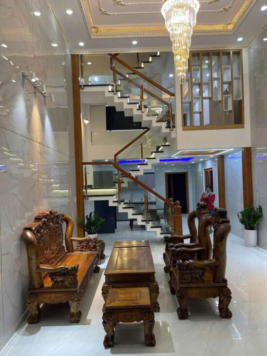 ????️????BÁN NHÀ 3 TẦNG VỊ TRÍ ĐẸP – HẺM XE TẢI 7M – NGANG 6M DÀI 23M – TẶNG FULL NỘI THẤT – GẦN CHỢ