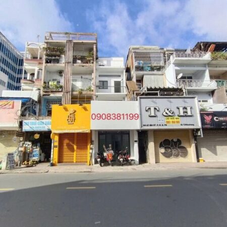 Kẹt tiền trả nợ ngân hàng chính chủ cần bán gấp nhà ngay trung tâm, khu vip đầy đủ tiện nghi