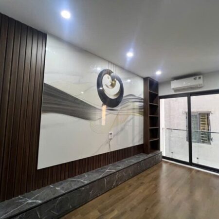 BÁN NHÀ BỒ ĐỀ 40M2* 5 TẦNG* 8.7 TỶ,THANG MÁY, FULL NỘI THẤT