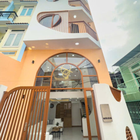 6.28 tỷ bán nhà mới khu VIP Nguyễn Cửu Vân giáp Q1- 5 tầng- 40m2-ngang 4.6m- 4PN 6WC full NT