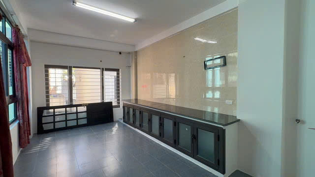 NHÀ MỚI NGÕ THÔNG Ô TÔ QUA PHỐ HOÀNG NHƯ TIẾP 40 M2,5 TẦNG,MẶT TIỀN 3.8M, 9,1 TỶ.